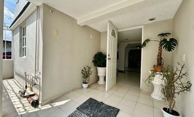 CASA EN RENTA EN TOLUCA DE 4 RECAMARAS Y ESTUDIO EN PRIVADA