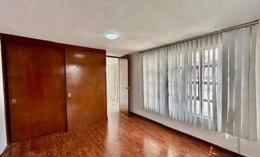 CASA EN RENTA EN TOLUCA DE 4 RECAMARAS Y ESTUDIO EN PRIVADA