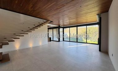 Venta Casa Nueva en Altozano 377 m2 de construccion 3 recamaras 4 baños Seguridad