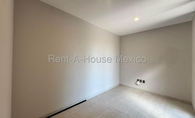 Venta Casa Nueva en Altozano 377 m2 de construccion 3 recamaras 4 baños Seguridad