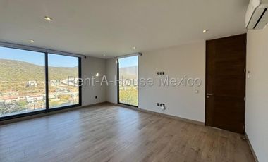 Venta Casa Nueva en Altozano 377 m2 de construccion 3 recamaras 4 baños Seguridad