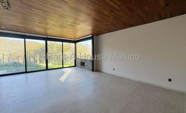 Venta Casa Nueva en Altozano 377 m2 de construccion 3 recamaras 4 baños Seguridad