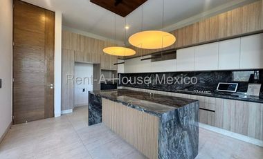 Venta Casa Nueva en Altozano 377 m2 de construccion 3 recamaras 4 baños Seguridad
