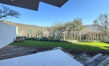 Venta Casa Nueva en Altozano 377 m2 de construccion 3 recamaras 4 baños Seguridad