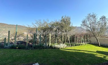 Venta Casa Nueva en Altozano 377 m2 de construccion 3 recamaras 4 baños Seguridad