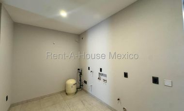 Venta Casa Nueva en Altozano 377 m2 de construccion 3 recamaras 4 baños Seguridad