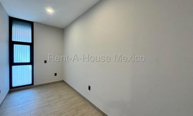 Venta Casa Nueva en Altozano 377 m2 de construccion 3 recamaras 4 baños Seguridad