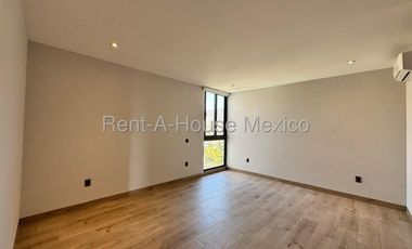 Venta Casa Nueva en Altozano 377 m2 de construccion 3 recamaras 4 baños Seguridad