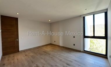 Venta Casa Nueva en Altozano 377 m2 de construccion 3 recamaras 4 baños Seguridad