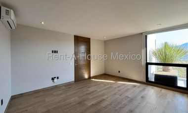 Venta Casa Nueva en Altozano 377 m2 de construccion 3 recamaras 4 baños Seguridad