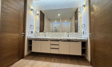 Venta Casa Nueva en Altozano 377 m2 de construccion 3 recamaras 4 baños Seguridad