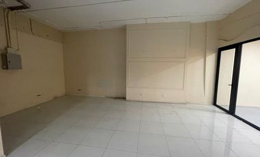 ARRIENDO Local comercias de 45,29 m2 + 26,16 m2 de terraza Metro Los Leones