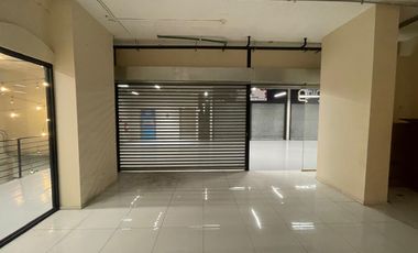 ARRIENDO Local comercias de 45,29 m2 + 26,16 m2 de terraza Metro Los Leones