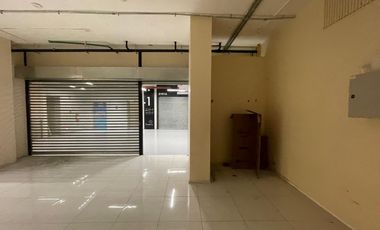 ARRIENDO Local comercias de 45,29 m2 + 26,16 m2 de terraza Metro Los Leones