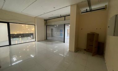 ARRIENDO Local comercias de 45,29 m2 + 26,16 m2 de terraza Metro Los Leones
