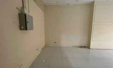 ARRIENDO Local comercias de 45,29 m2 + 26,16 m2 de terraza Metro Los Leones
