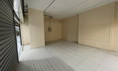 ARRIENDO Local comercias de 45,29 m2 + 26,16 m2 de terraza Metro Los Leones