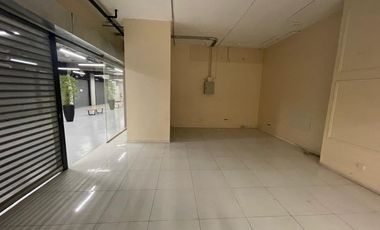 ARRIENDO Local comercias de 45,29 m2 + 26,16 m2 de terraza Metro Los Leones