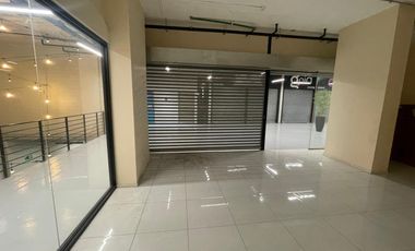 ARRIENDO Local comercias de 45,29 m2 + 26,16 m2 de terraza Metro Los Leones