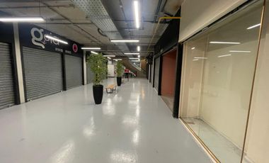 ARRIENDO Local comercias de 45,29 m2 + 26,16 m2 de terraza Metro Los Leones
