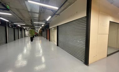ARRIENDO Local comercias de 45,29 m2 + 26,16 m2 de terraza Metro Los Leones