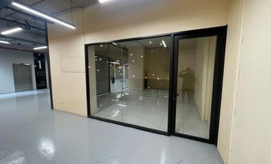 ARRIENDO Local comercias de 45,29 m2 + 26,16 m2 de terraza Metro Los Leones
