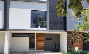 Casa Nueva en Venta en Solares Altanza de 5 Recamaras en Zapopan