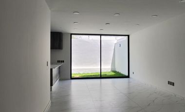 Casa Nueva en Venta en Solares Altanza de 5 Recamaras en Zapopan