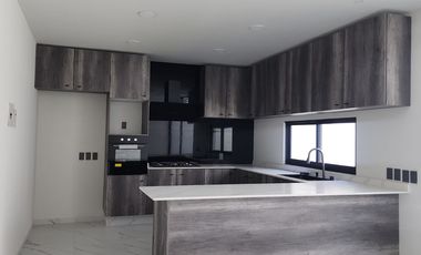 Casa Nueva en Venta en Solares Altanza de 5 Recamaras en Zapopan