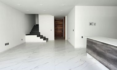 Casa Nueva en Venta en Solares Altanza de 5 Recamaras en Zapopan