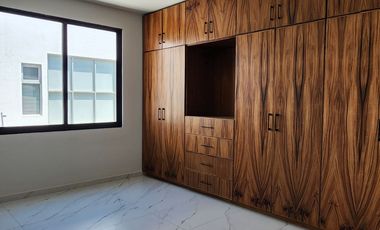 Casa Nueva en Venta en Solares Altanza de 5 Recamaras en Zapopan