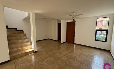 SE RENTA CASA EN QUERETARO JURIQUILLA SANTA FE VIG. 24/7 CERCA DE COLEGIOS PARQUES Y SUPERMERCADOS