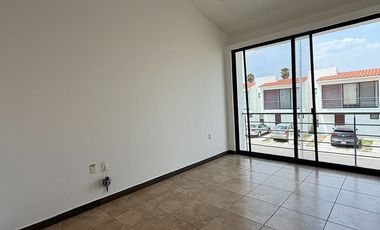 SE RENTA CASA EN QUERETARO JURIQUILLA SANTA FE VIG. 24/7 CERCA DE COLEGIOS PARQUES Y SUPERMERCADOS