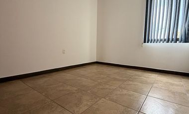 SE RENTA CASA EN QUERETARO JURIQUILLA SANTA FE VIG. 24/7 CERCA DE COLEGIOS PARQUES Y SUPERMERCADOS