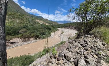 OPORTUNIDAD Propiedad de venta en Yunguilla Santa Isabel sector Naranjos. colinda con el Rio Rircay a 12 minutos de la vía Girón Pasaje