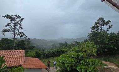 CASA DE ESTRENO CON PISCINA EN TARAPOTO/ 1925 M2