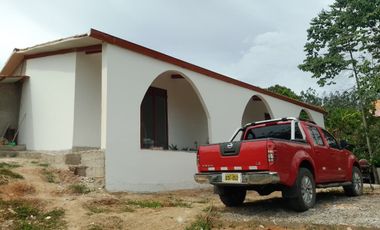 CASA DE ESTRENO CON PISCINA EN TARAPOTO/ 1925 M2