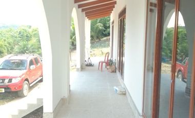 CASA DE ESTRENO CON PISCINA EN TARAPOTO/ 1925 M2