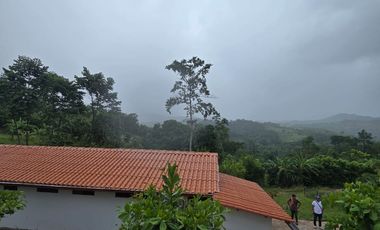 CASA DE ESTRENO CON PISCINA EN TARAPOTO/ 1925 M2