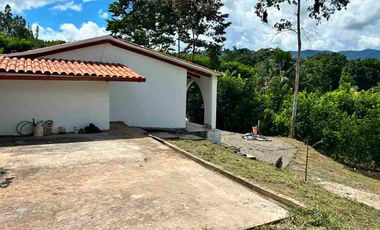 Exclusiva Casa de Campo con Piscina y Andenes | 1,923 m² | Vista Panorámica en La Banda de Shilcayo