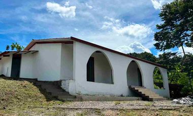 Exclusiva Casa de Campo con Piscina y Andenes | 1,923 m² | Vista Panorámica en La Banda de Shilcayo