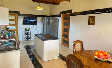 VENDE HERMOSA PARCELA-CASA PELARCO