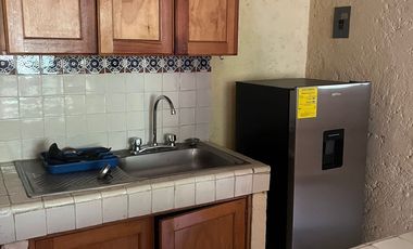 REFORMA, RENTO CASA EN CONDOMINIO AMUEBLADA POR AÑO, VIGILANCIA