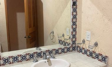 REFORMA, RENTO CASA EN CONDOMINIO AMUEBLADA POR AÑO, VIGILANCIA