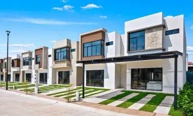 Casa de 2 niveles, 3 habitaciones, 2 baños y medio en puerto vallarta, a 5 minutos del centro de convenciones y 10 minutos del aeropuerto.