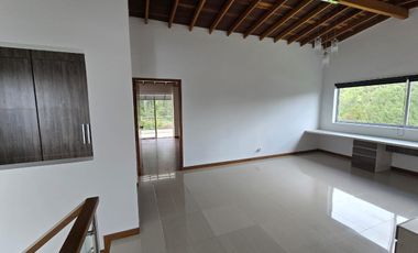 VENTA CASA CAMPESTRE EN LA LOMA DEL ESCOBERO ENVIGADO