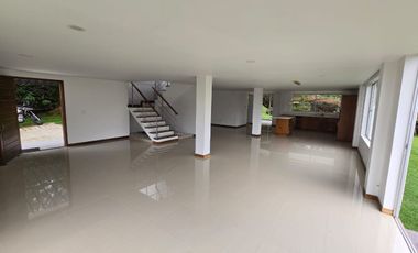 VENTA CASA CAMPESTRE EN LA LOMA DEL ESCOBERO ENVIGADO