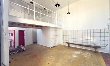 Se arrienda local comercial centrico en Portal Argomedo, 3 baños, Chacabuco con Argomedo, Curicó