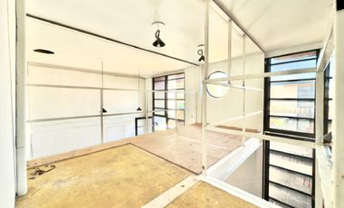 Se arrienda local comercial centrico en Portal Argomedo, 3 baños, Chacabuco con Argomedo, Curicó