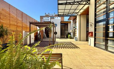 Se arrienda local comercial centrico en Portal Argomedo, 3 baños, Chacabuco con Argomedo, Curicó